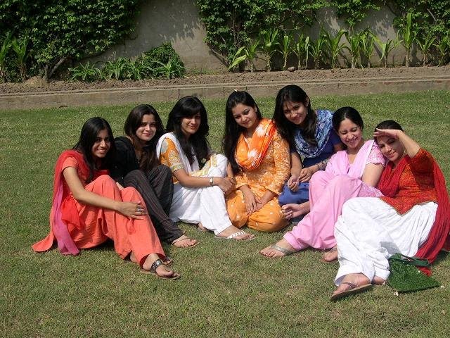 Meet Beautiful Indian Pakistani Girls